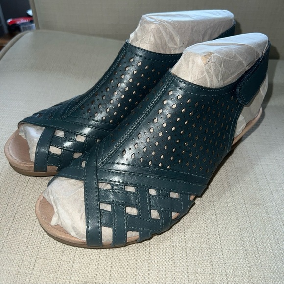 Earth Shoe Womens Size 8M Lake Blue Leather Pisa Galli Sandal Wedge Perforated - Picture 2 of 11